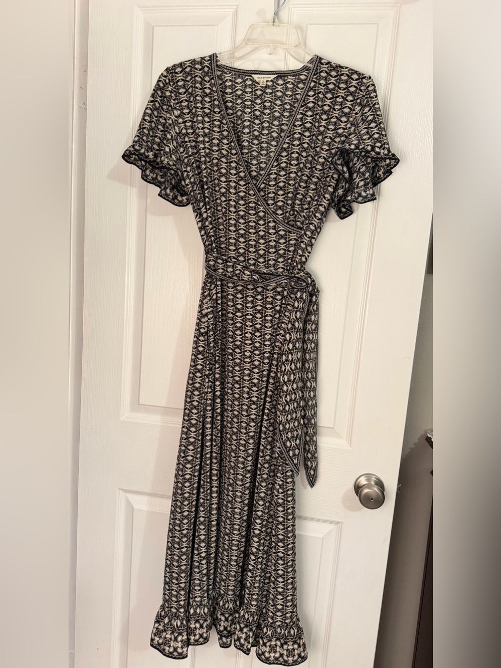 Max Studio geometric Printed Wrap Maxi Dress with Ruffle Sleeves sz Medium
